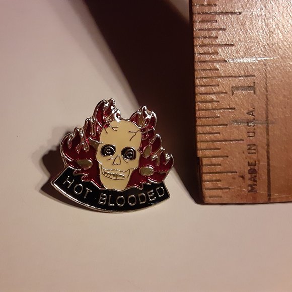1" Red Flame White Skull Hot Blooded Enameled Pin - Picture 4 of 5